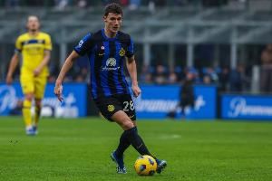 意媒：报价和要价之间存在分歧，国米拒绝了里尔对帕瓦尔的报价