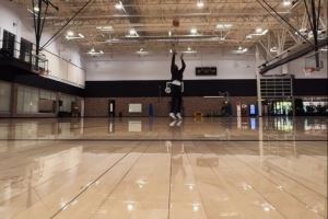 谁有意啊？韦德晒打球视频：好久没投篮了 仍感觉不错！