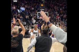 23分16板10助！威少转发和球迷庆祝图并配经典名言：Why not？！