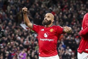 记者:曼联希望姆伯莫踢完维拉再参加非洲杯,球员可能错过首战